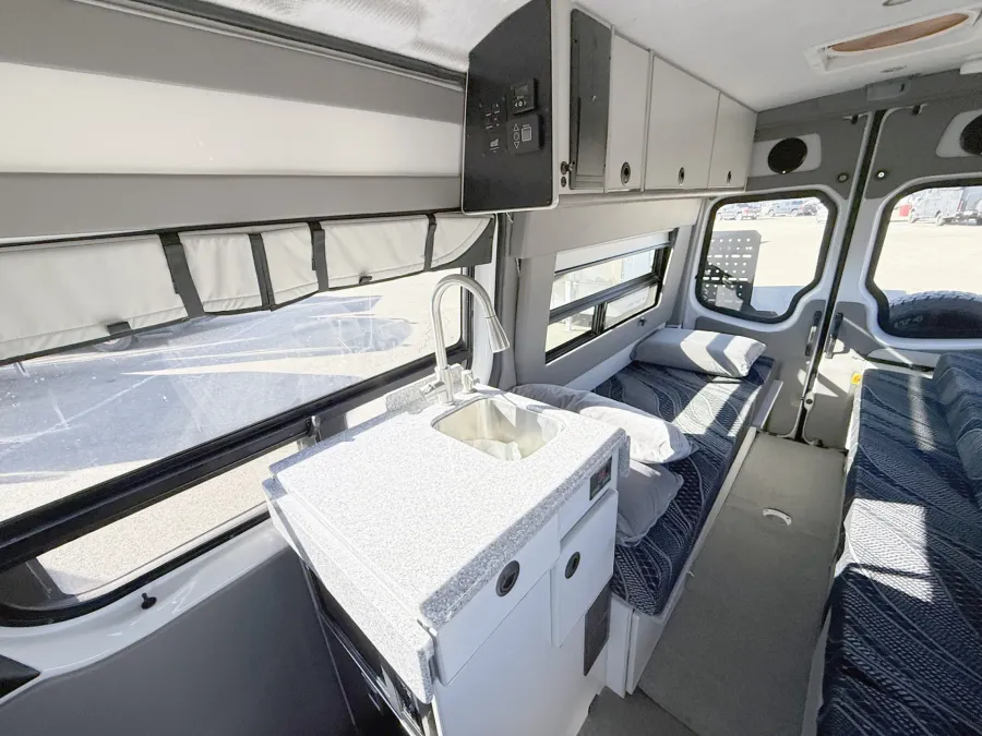 2017 Mercedes Benz Sportsmobile | Photo 9 of 17