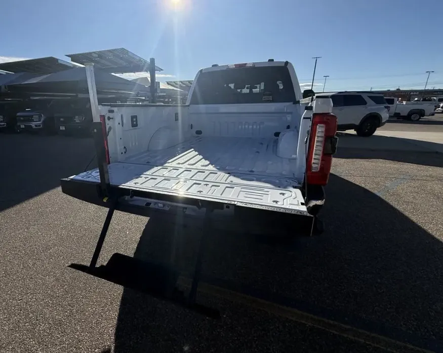 2026 Ford Super Duty F-350 | Photo 7 of 23