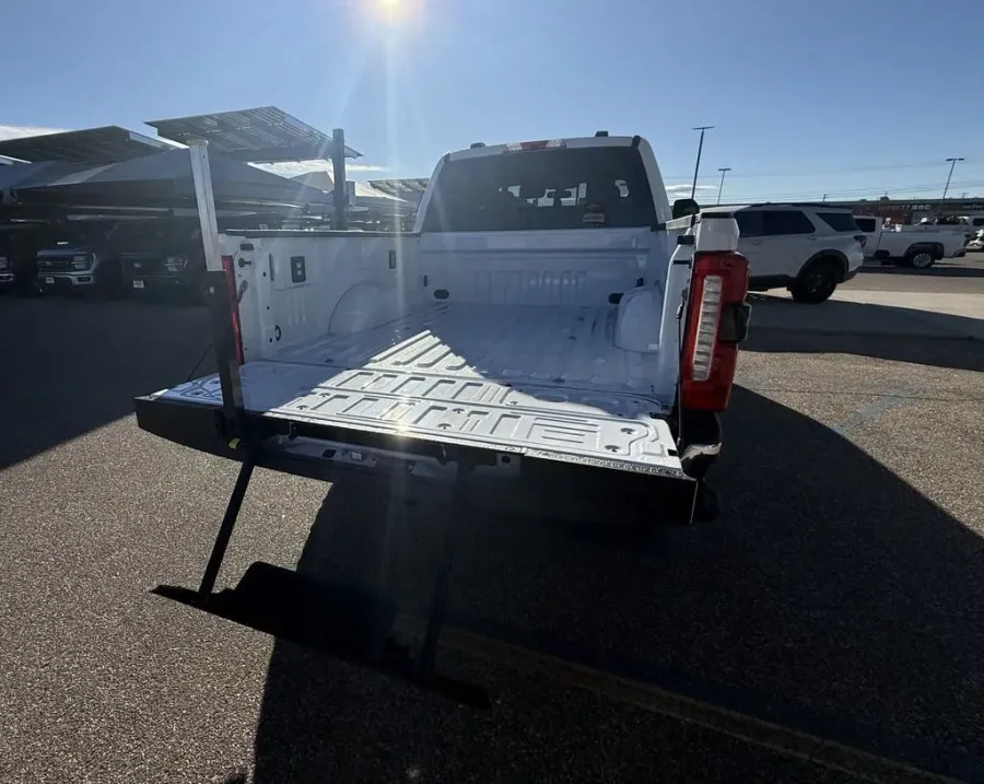 2026 Ford Super Duty F-350 | Photo 7 of 23