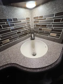 2014 Newmar Dutch Star 3736 | Thumbnail Photo 18 of 22