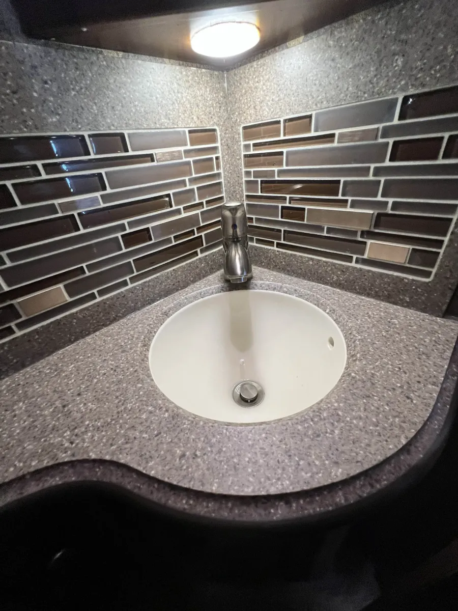 2014 Newmar Dutch Star 3736 | Photo 18 of 22