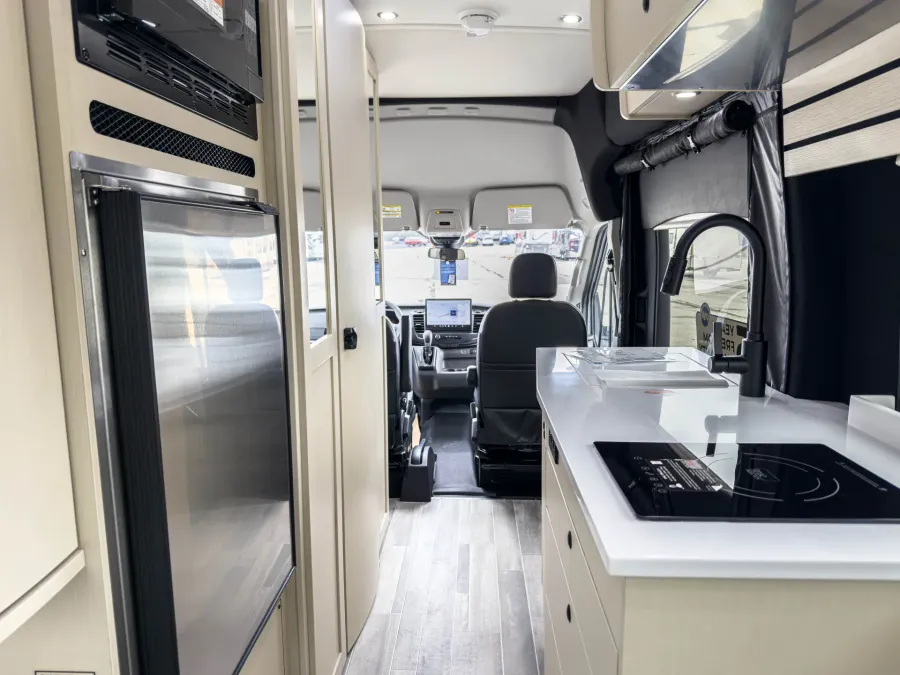 2026 Pleasure-way Ontour 2.2 AWD | Photo 10 of 21