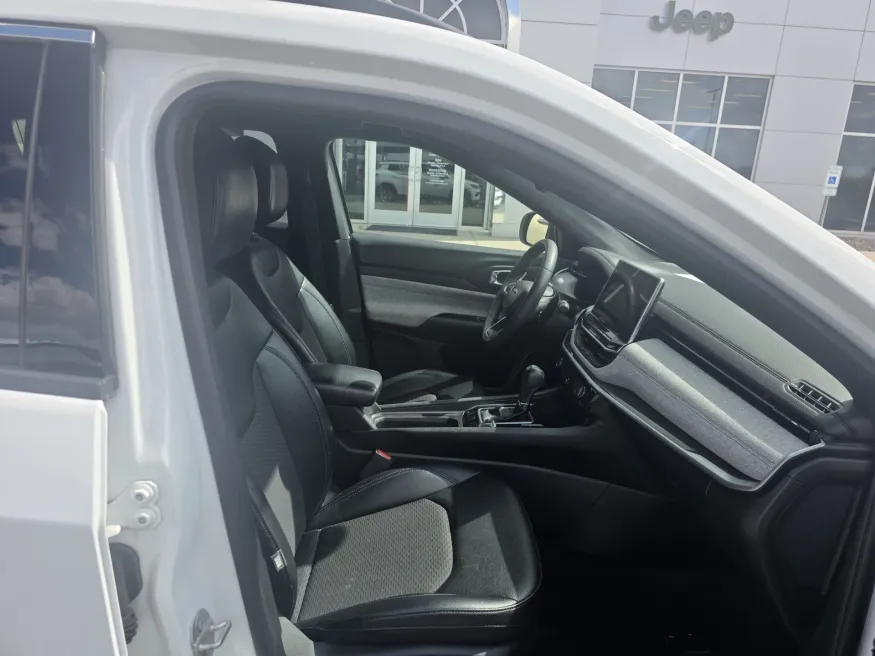 2024 Jeep Compass Latitude | Photo 16 of 21