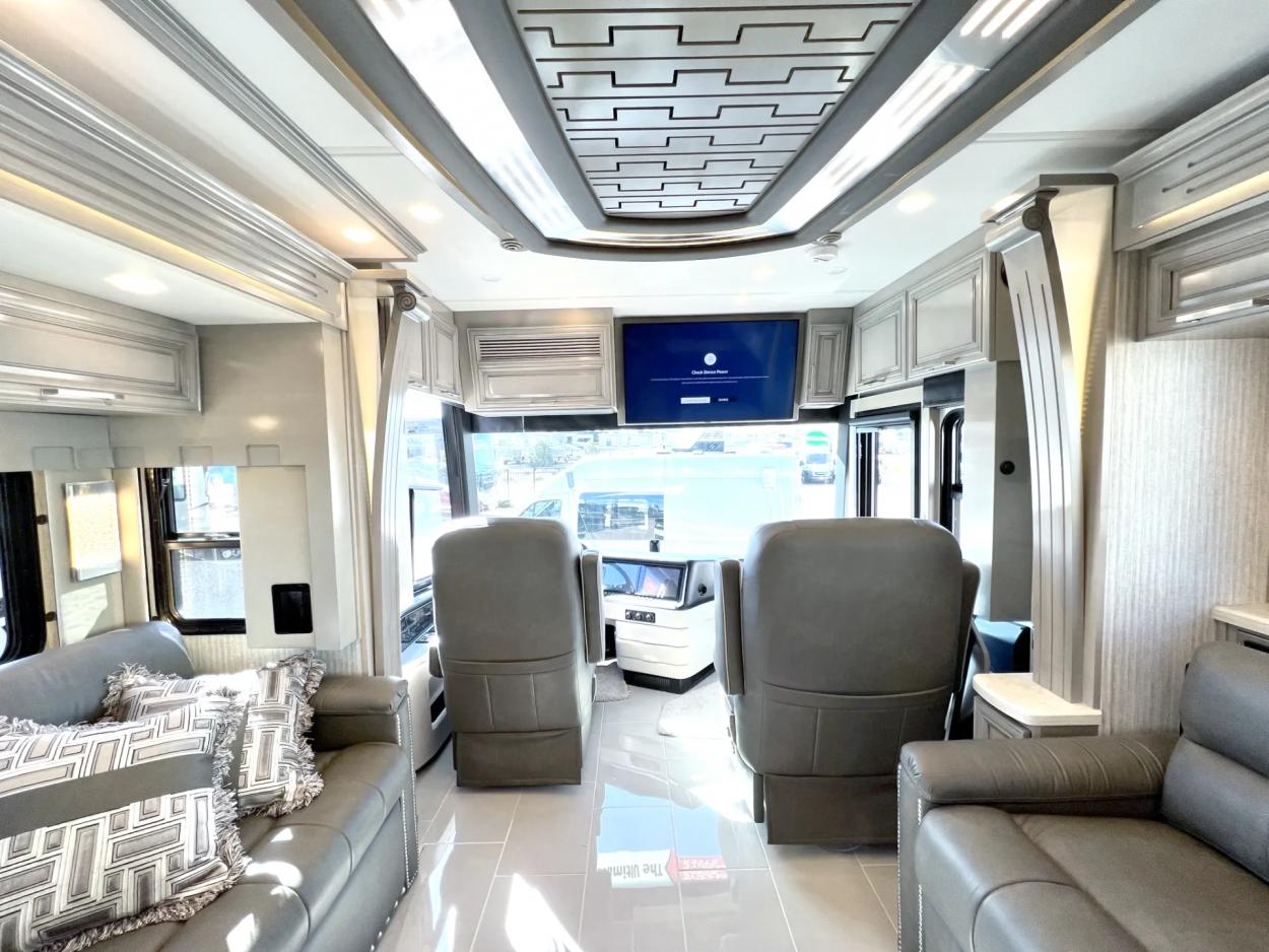 2023 Newmar London Aire 4521 | Photo 10 of 48