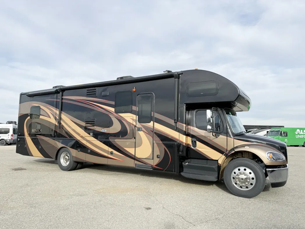 2016 Jayco Seneca 37HJ 