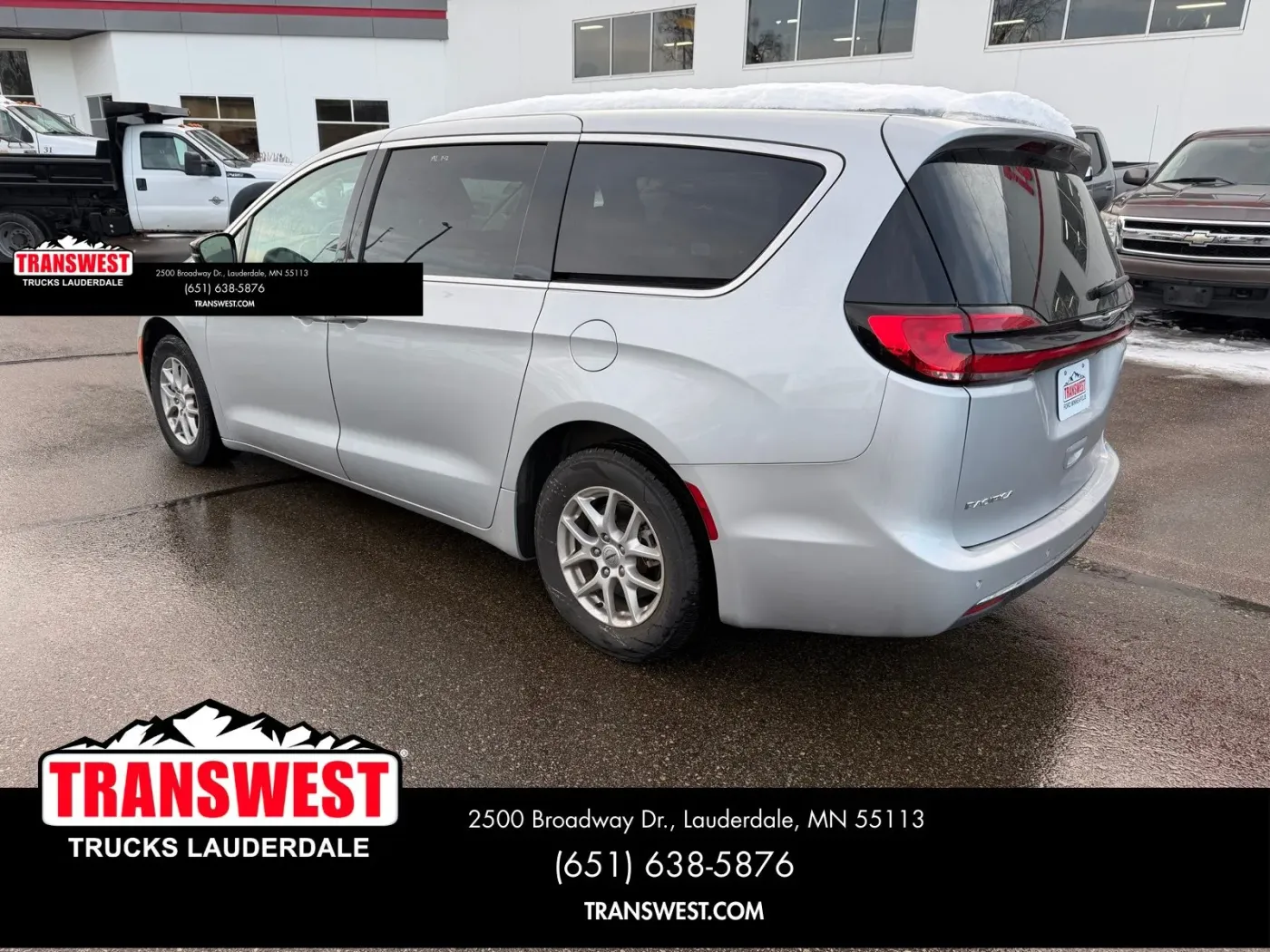 2024 Chrysler Pacifica Touring L | Photo 2 of 24