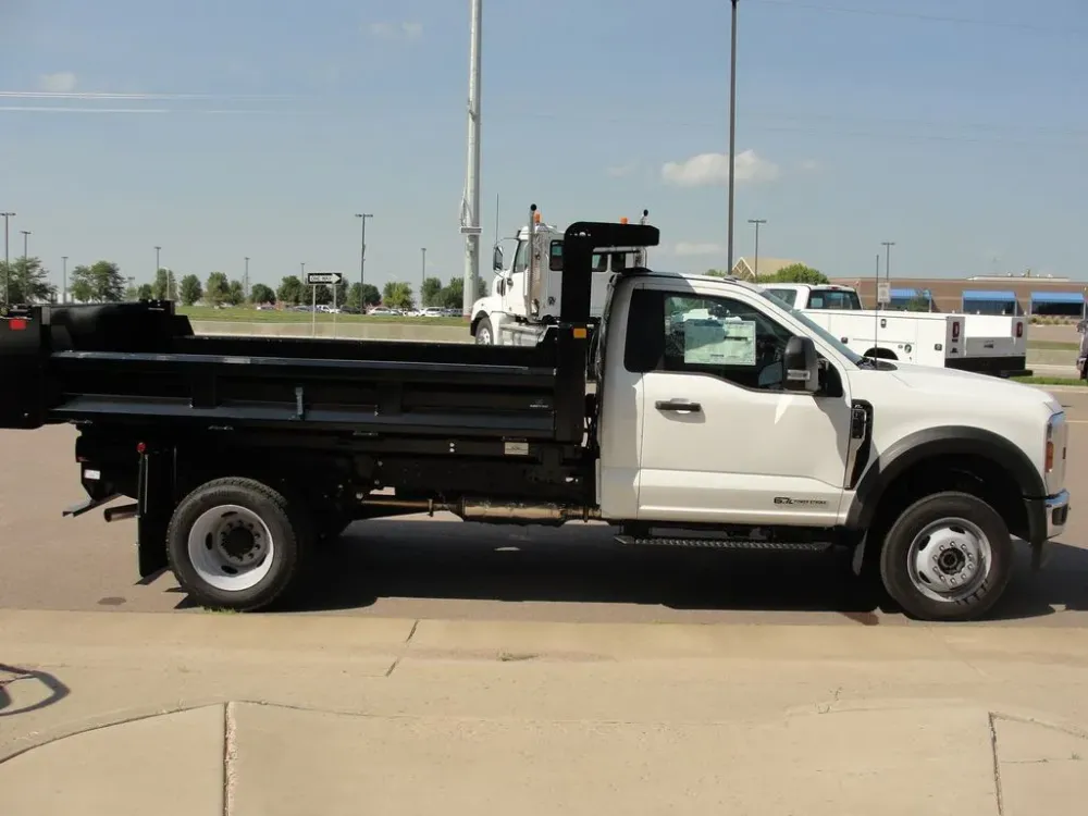 2025 Ford F-550 Super Duty Chassis Cab XL - Photo 3