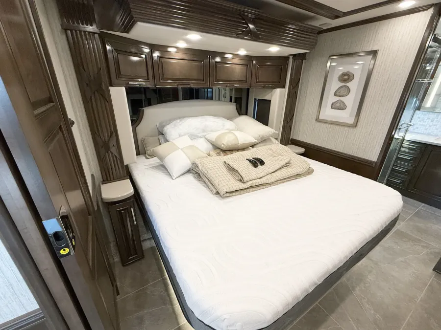 2024 Newmar Supreme Aire 4509 | Photo 14 of 31