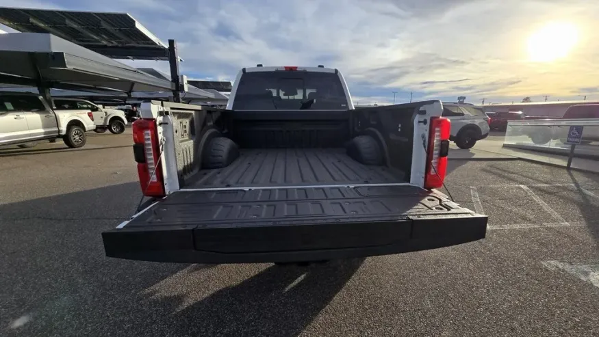 2026 Ford Super Duty F-250 | Photo 11 of 38