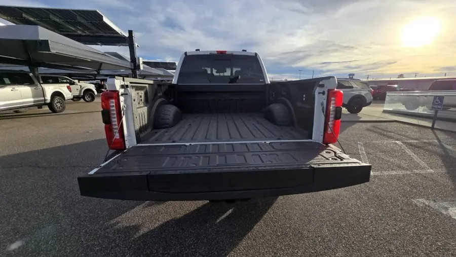 2026 Ford Super Duty F-250 | Photo 11 of 38