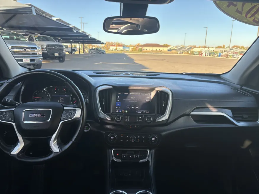 2024 GMC Terrain SLT | Photo 11 of 21