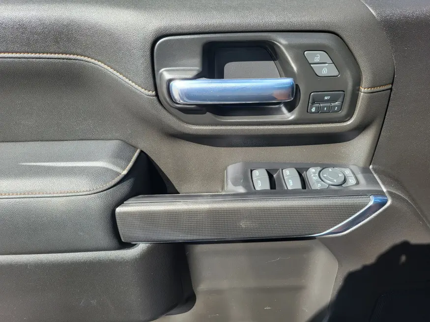 2023 GMC Sierra 2500HD AT4 | Photo 18 of 24