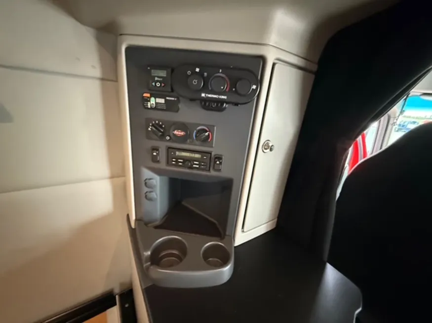 2022 Peterbilt 567 | Photo 15 of 18