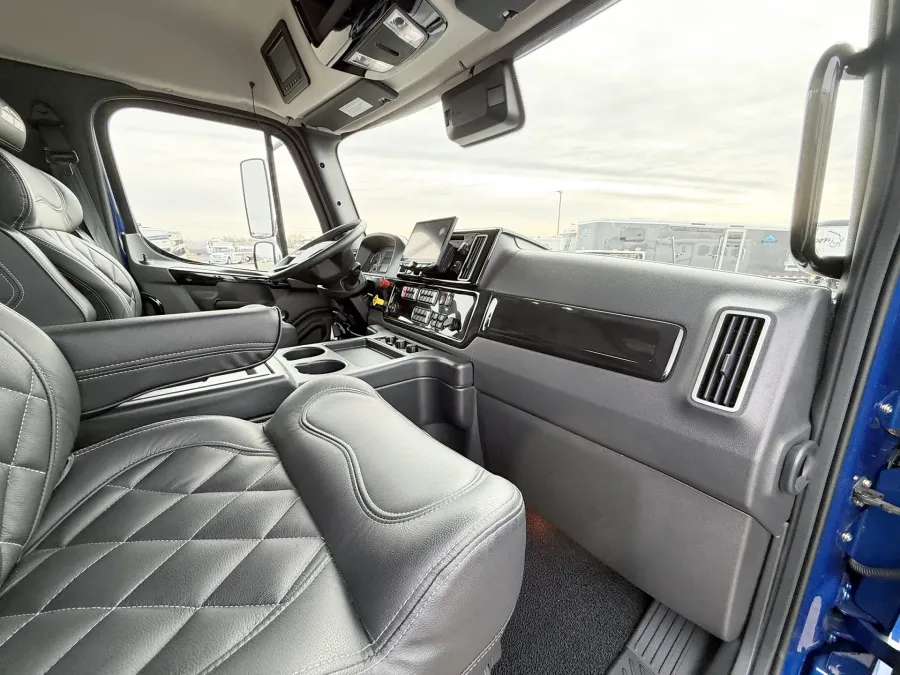 2025 Freightliner M2 106 Plus Summit Hauler | Photo 23 of 24