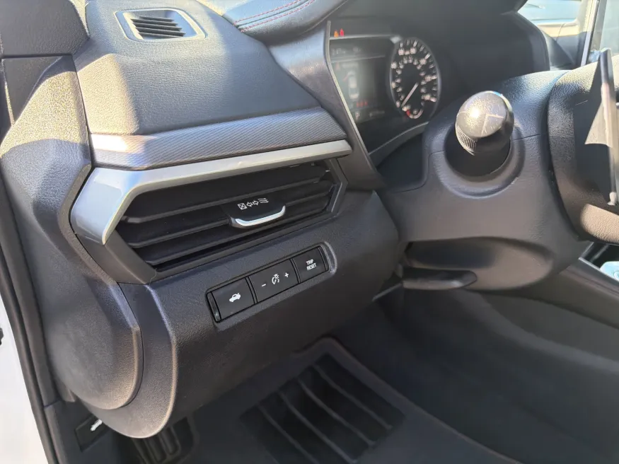 2024 Nissan Altima 2.5 SR | Photo 12 of 19