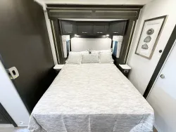 2027 Newmar Canyon Star 3947 | Thumbnail Photo 17 of 32