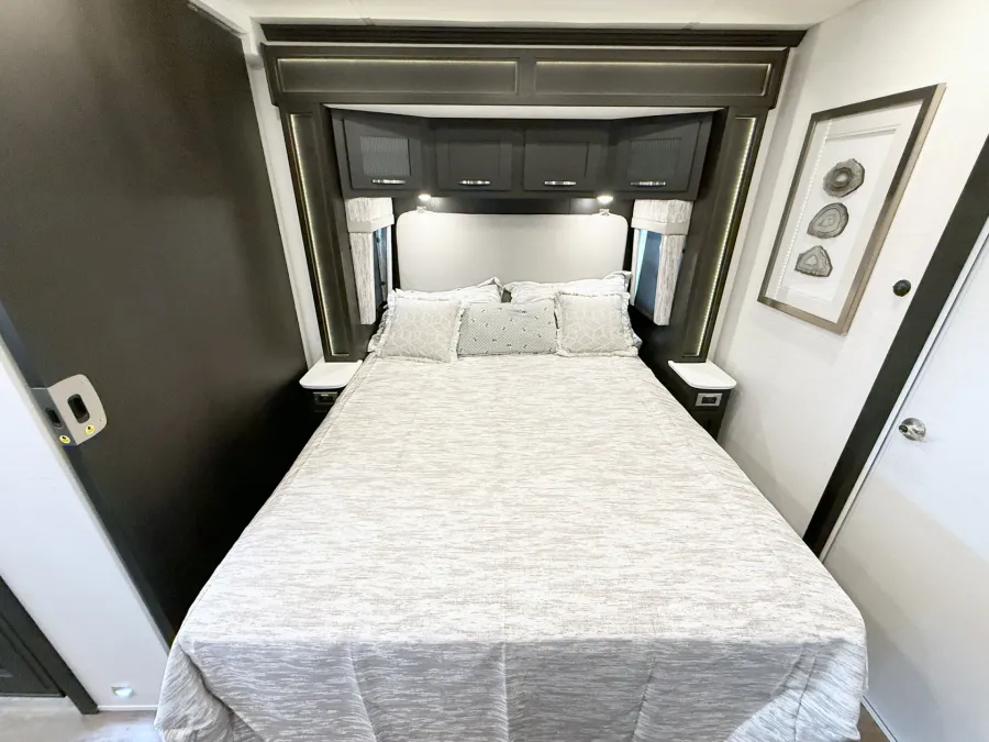 2027 Newmar Canyon Star 3947 | Photo 17 of 32
