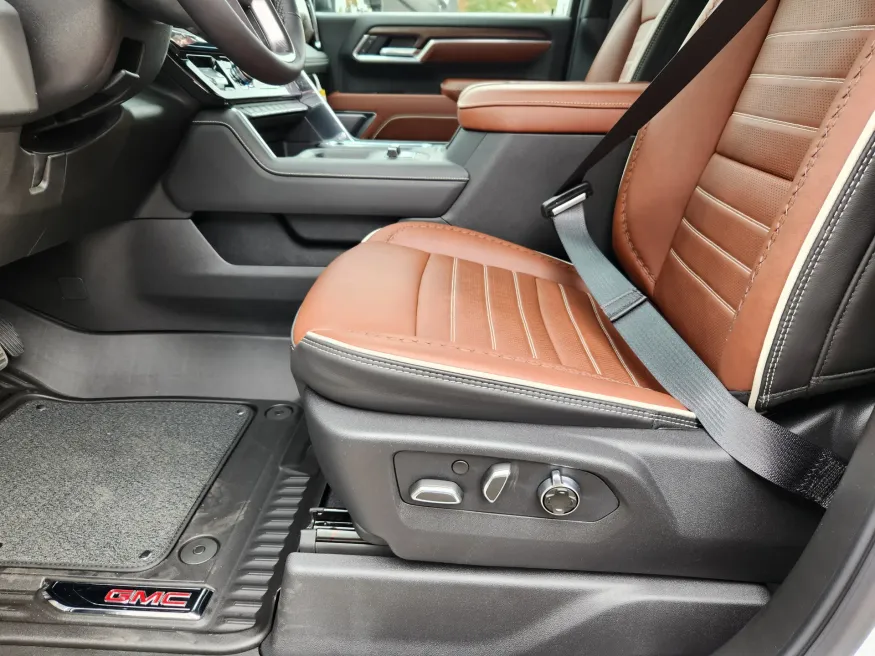 2026 GMC Sierra 3500HD Denali Ultimate | Photo 8 of 31