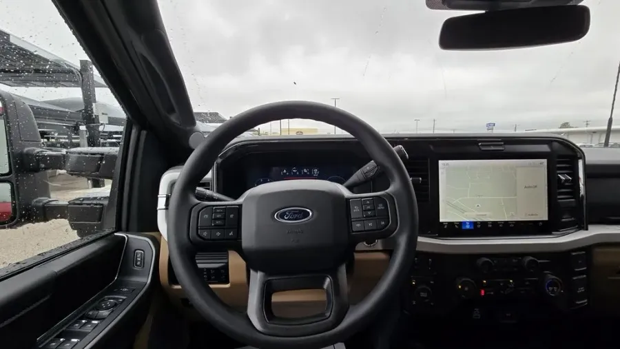 2026 Ford Super Duty F-350 | Photo 15 of 30