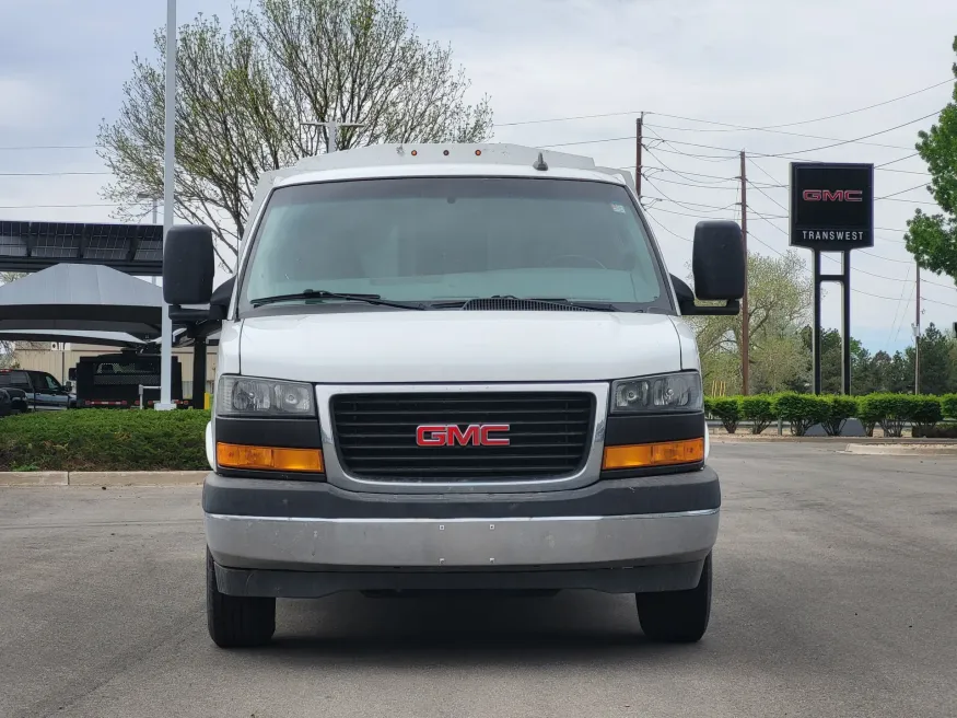 2020 GMC Savana Commercial Cutaway CUTWAY | Photo 1 of 20