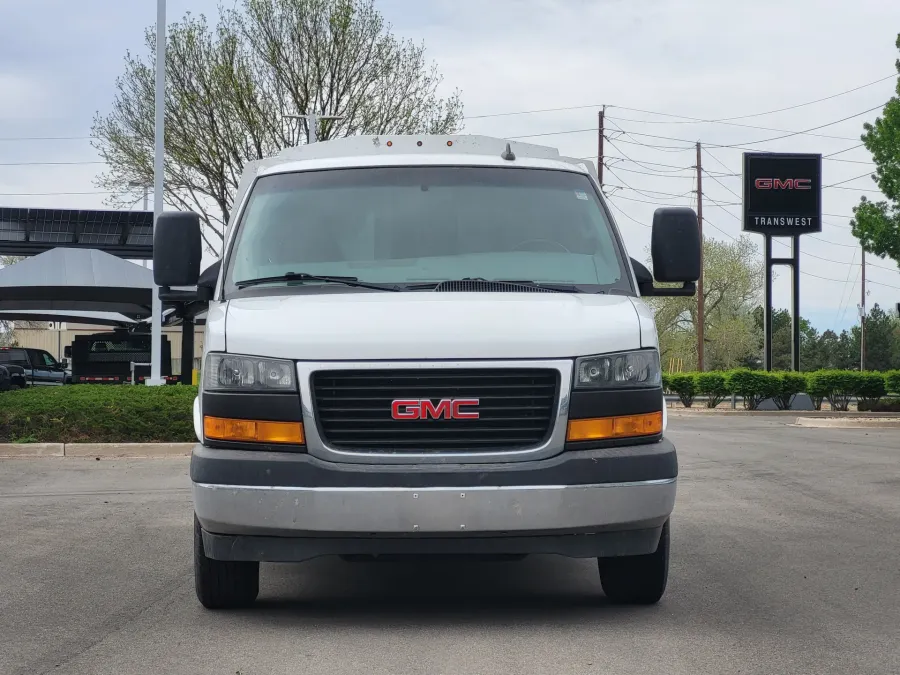 2020 GMC Savana Commercial Cutaway CUTWAY | Photo 1 of 20