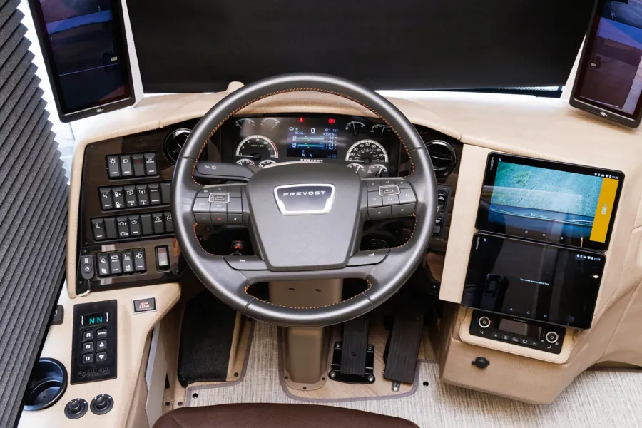 2026 Emerald Luxury Coaches Prevost H3-45 Quad Slide | Photo 5 of 34