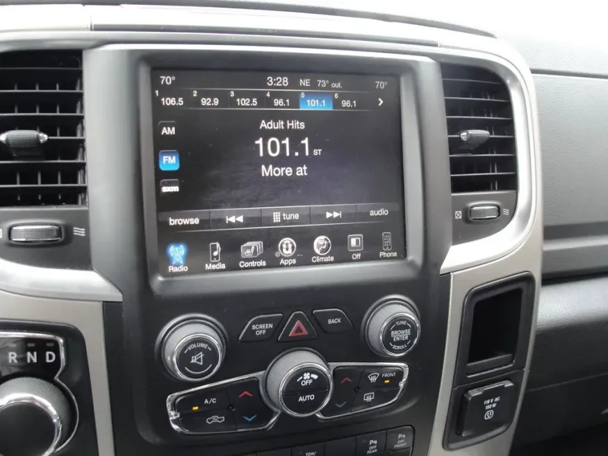 2015 RAM 1500 Big Horn | Photo 7 of 17