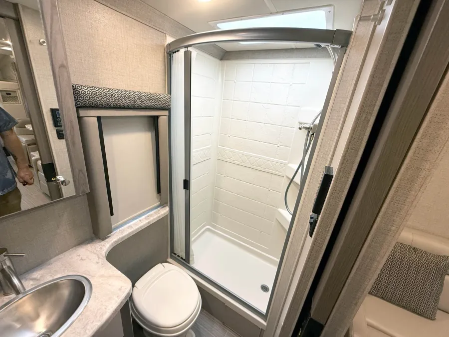 2021 Thor Delano 24FB | Photo 14 of 25