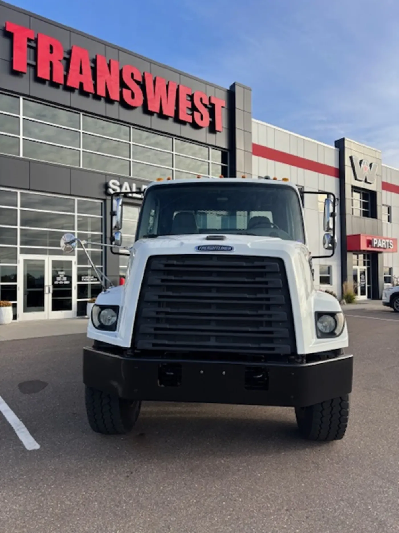 2013 Freightliner 108SD | Photo 2 of 13