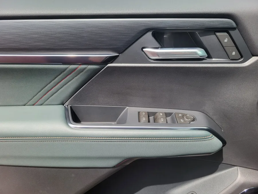2026 GMC Acadia AT4 | Photo 18 of 26