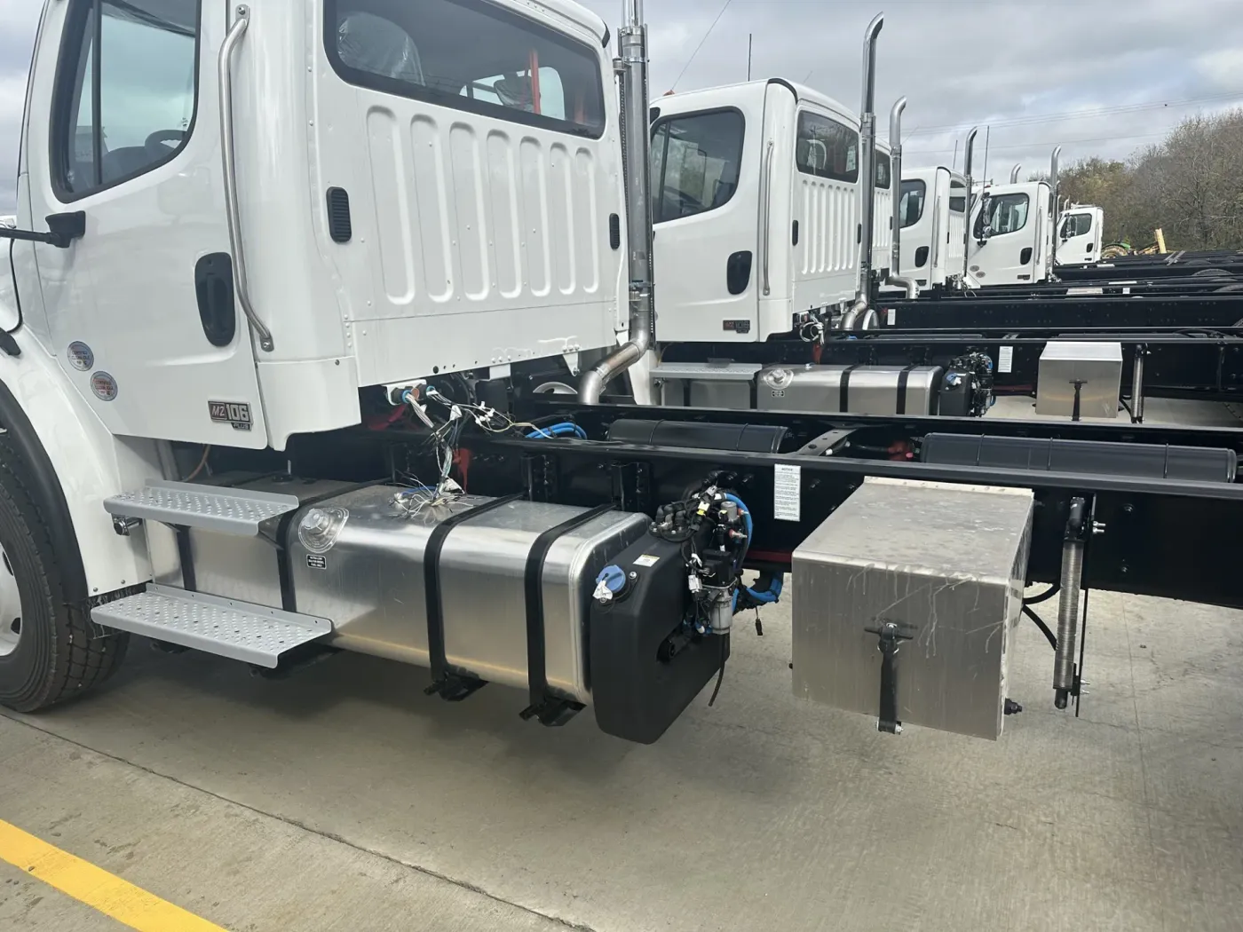 2025 Freightliner M2 106 | Photo 2 of 5