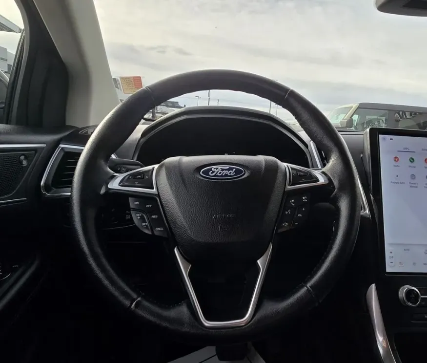 2023 Ford Edge | Photo 16 of 31