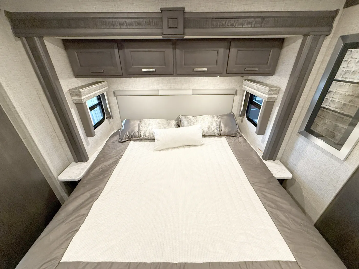 2023 Thor Inception 38MX | Photo 4 of 45