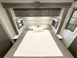 2023 Thor Inception 38MX | Thumbnail Photo 4 of 45