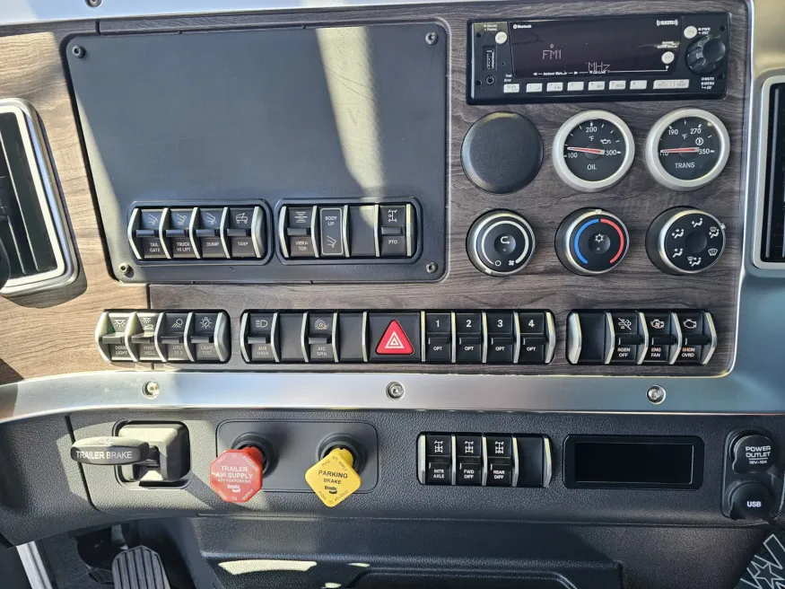 2025 Western Star 47X | Photo 13 of 22