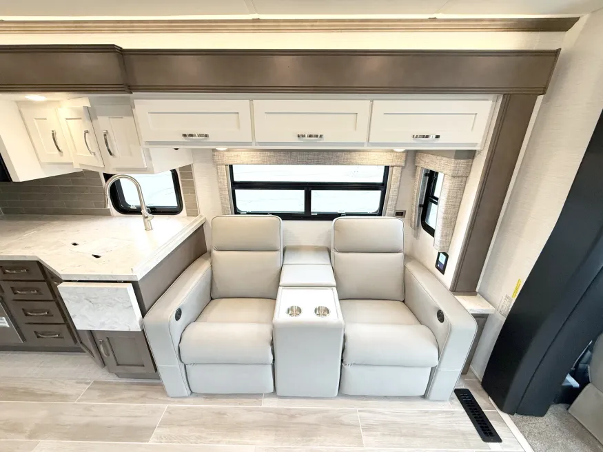 2026 Newmar Super Star 4159 | Photo 8 of 27