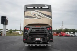 2019 Newmar Dutch Star 4369 | Thumbnail Photo 5 of 31