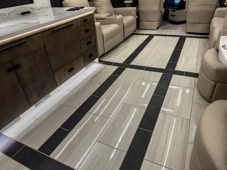 2026 Tiffin Zephyr 45PZ | Photo 23 of 39