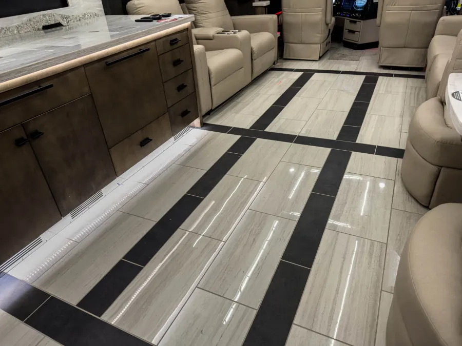 2026 Tiffin Zephyr 45PZ | Photo 23 of 39