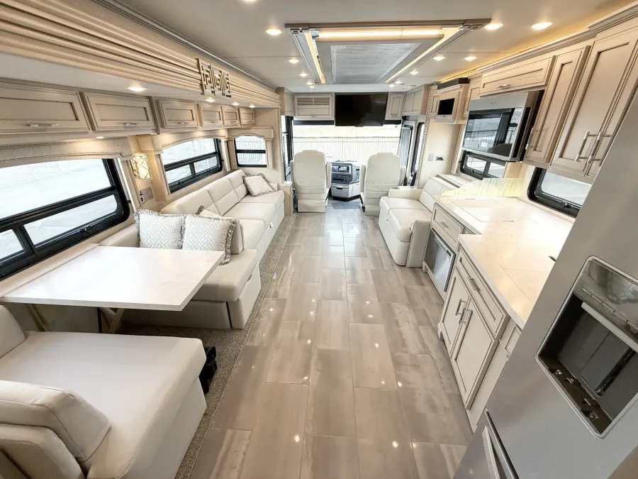 2023 Newmar Ventana 4326 | Photo 5 of 34