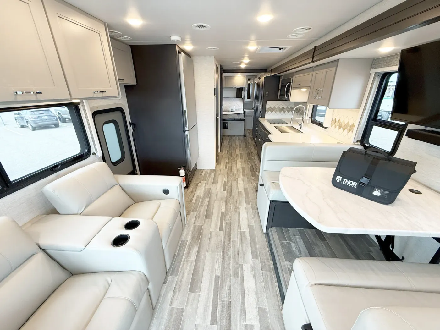 2025 Thor Palazzo GT 33.6 | Photo 4 of 30