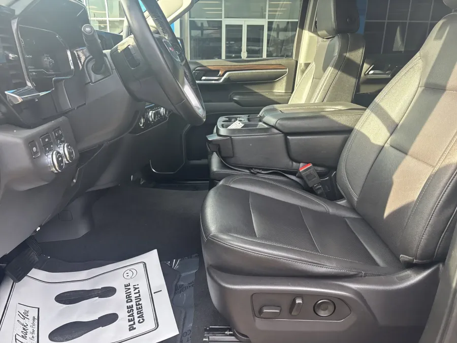 2024 GMC Sierra 1500 SLT | Photo 12 of 18