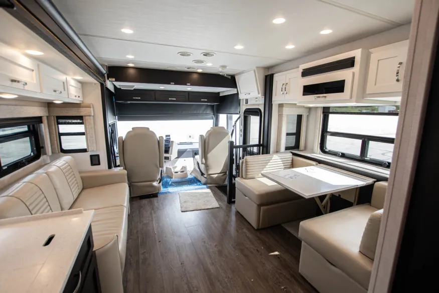 2026 Newmar Bay Star 3225 | Photo 8 of 19