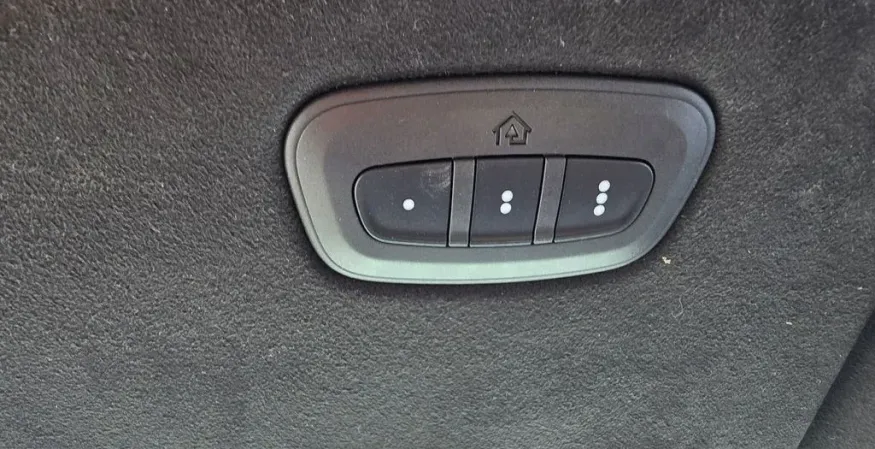 2022 Jeep Grand Wagoneer | Photo 35 of 45