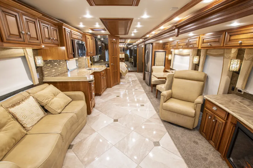 2015 Newmar Dutch Star 4018 | Photo 2 of 32