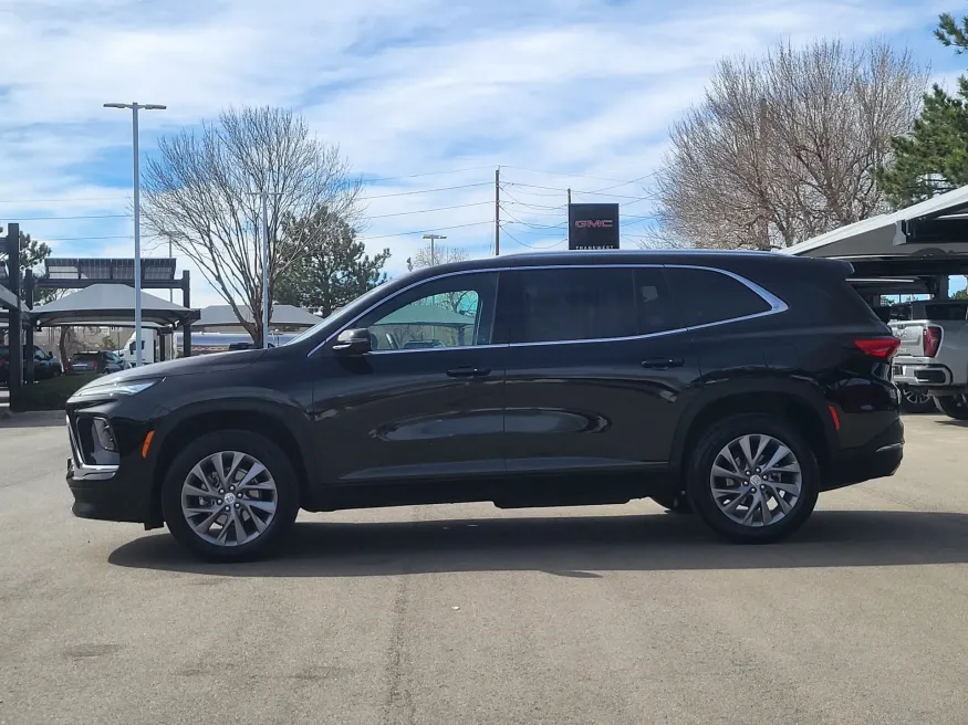 2025 Buick Enclave Preferred | Photo 3 of 24