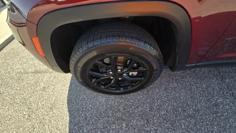 2024 Jeep Grand Cherokee | Photo 10 of 31