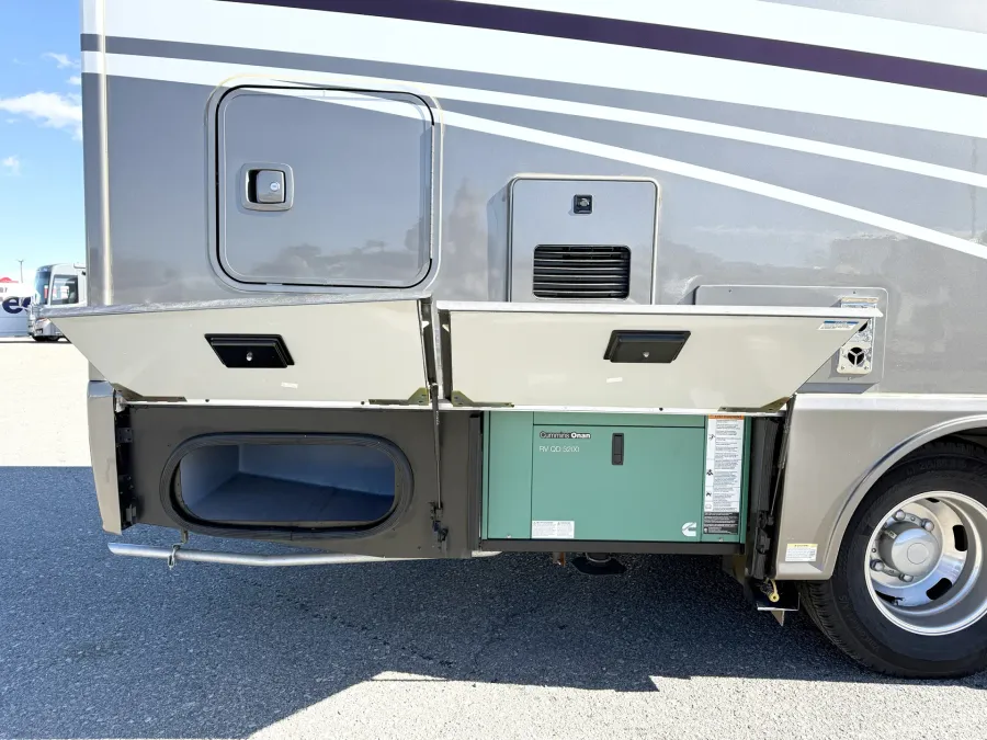 2021 Winnebago Navion 24D | Photo 22 of 24