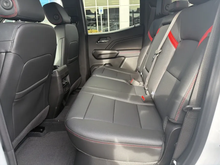 2026 Chevrolet Colorado 4WD Z71 | Photo 9 of 19