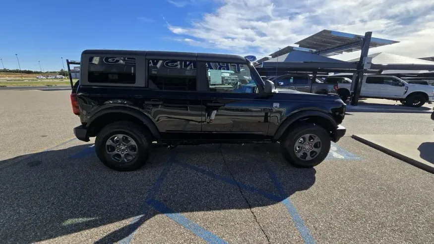 2025 Ford Bronco | Photo 4 of 28